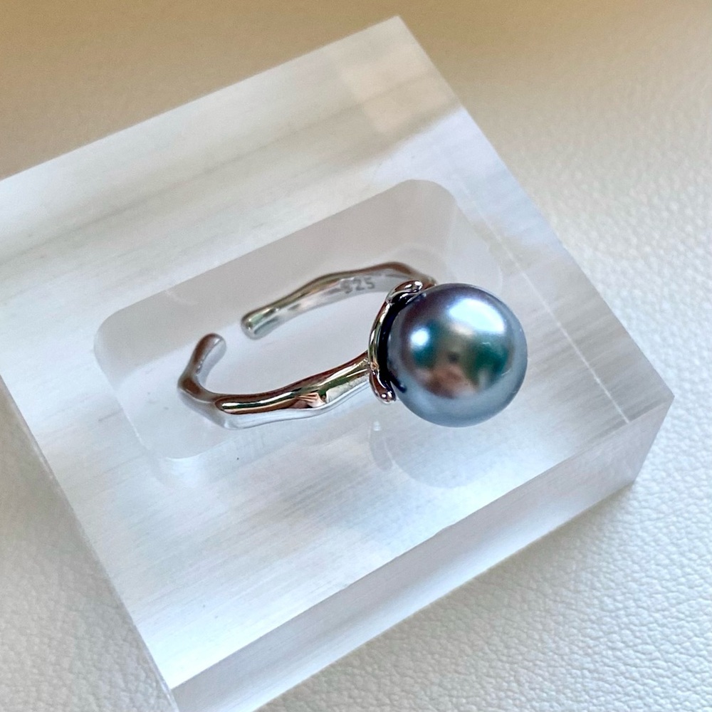 Tahitian pearl ring with silver band